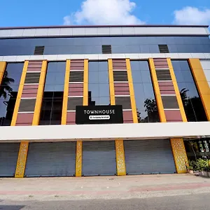 Super Townhouse Ernakulam North Hotel